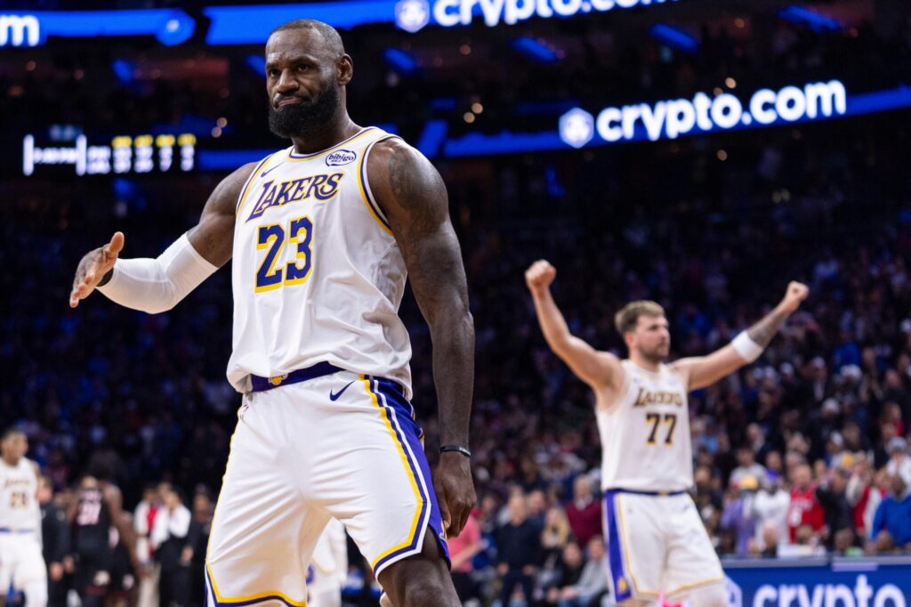 LeBron James rallies Lakers to comeback victory over Suns. - Fullview ...